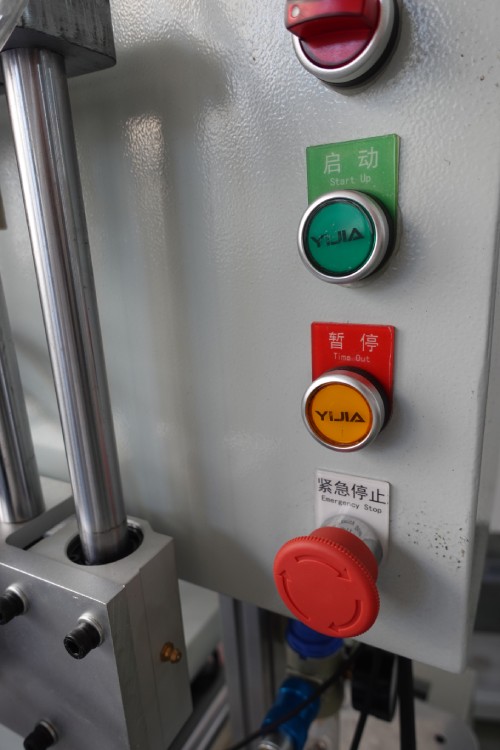 半自动检验装置